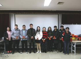 新春迎元宵，歡聲振精神，愛元宵三五風光，繁光遠綴天