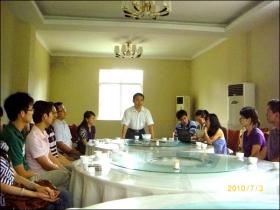 團結一致，奮力拼搏